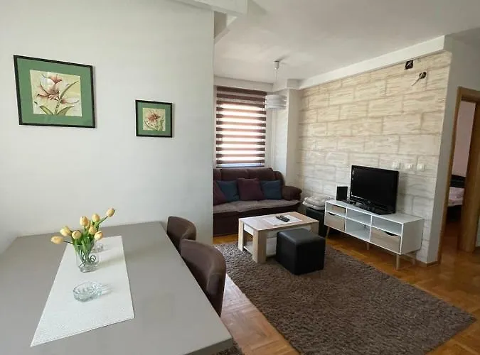 Zlatiborski Konaci-apartman Maletic * 兹拉蒂博尔